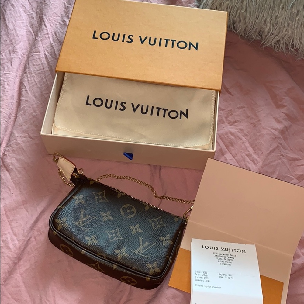 Louis Vuitton mini pouchette